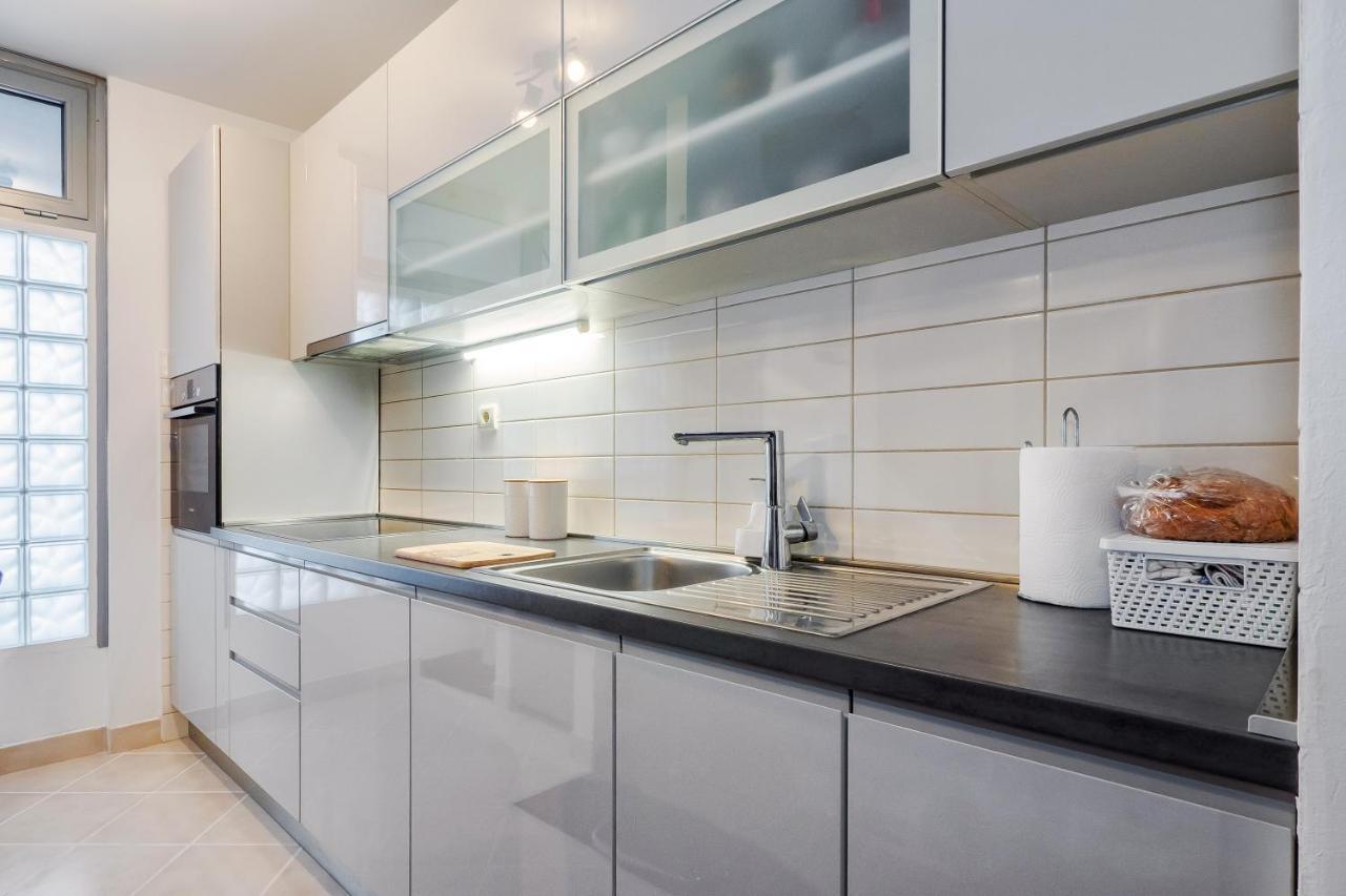דירות ספליט Airy 2-Br Apt W/ Open Layout & Modern Design מראה חיצוני תמונה