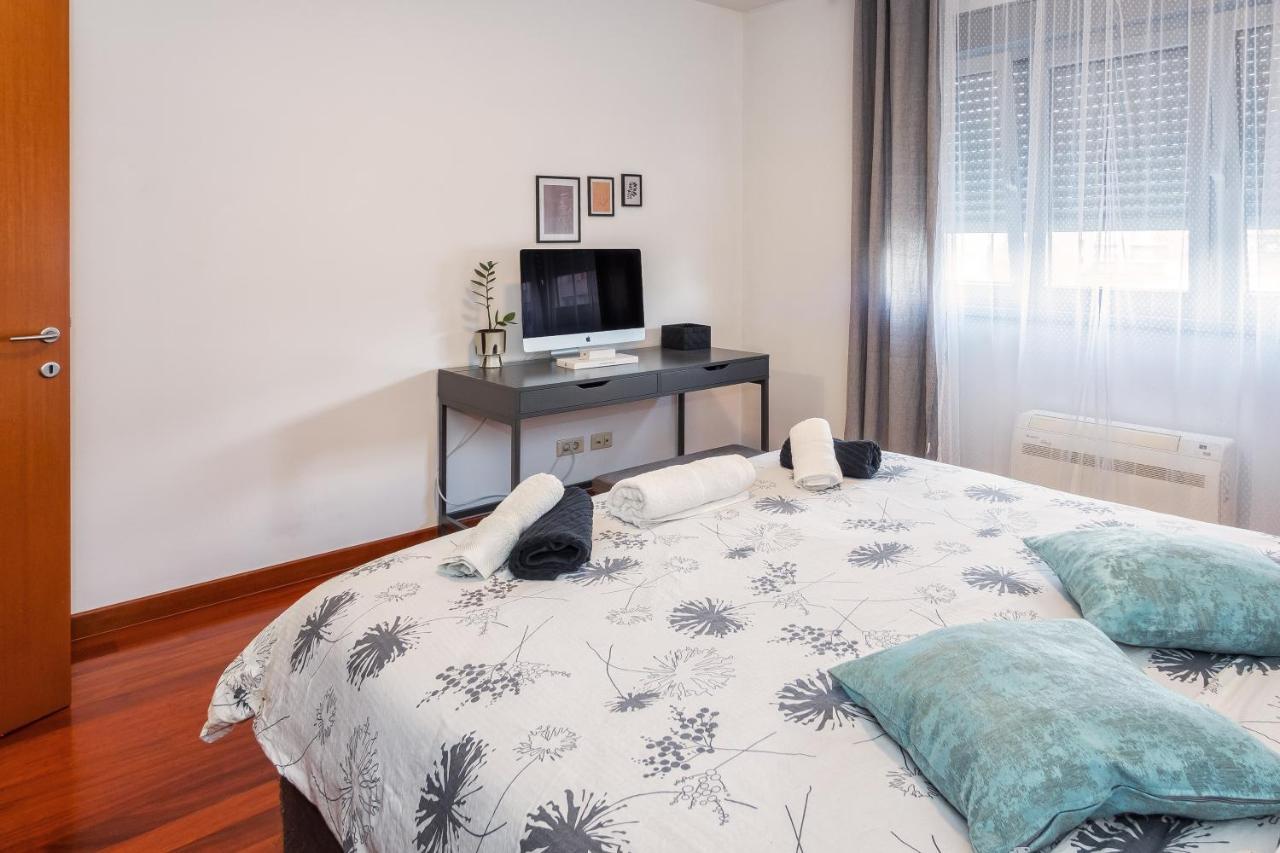 דירות ספליט Airy 2-Br Apt W/ Open Layout & Modern Design מראה חיצוני תמונה