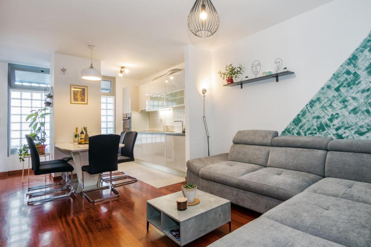 דירות ספליט Airy 2-Br Apt W/ Open Layout & Modern Design מראה חיצוני תמונה