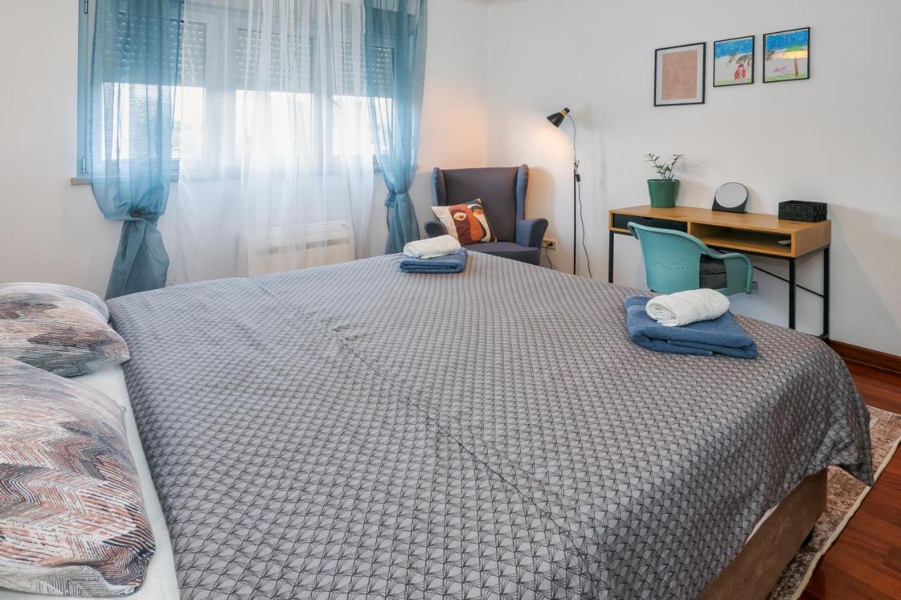 דירות ספליט Airy 2-Br Apt W/ Open Layout & Modern Design מראה חיצוני תמונה