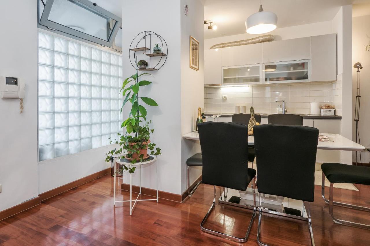 דירות ספליט Airy 2-Br Apt W/ Open Layout & Modern Design מראה חיצוני תמונה