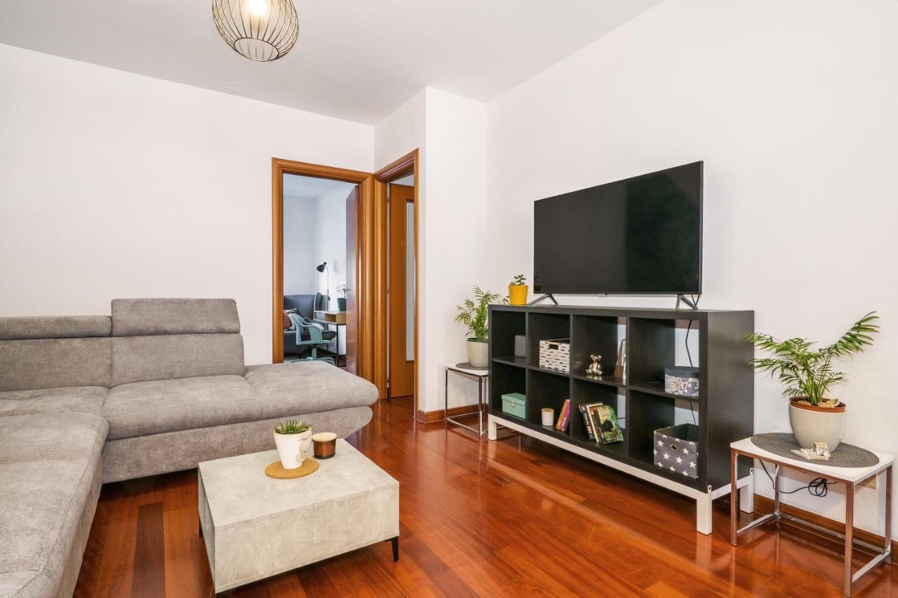 דירות ספליט Airy 2-Br Apt W/ Open Layout & Modern Design מראה חיצוני תמונה