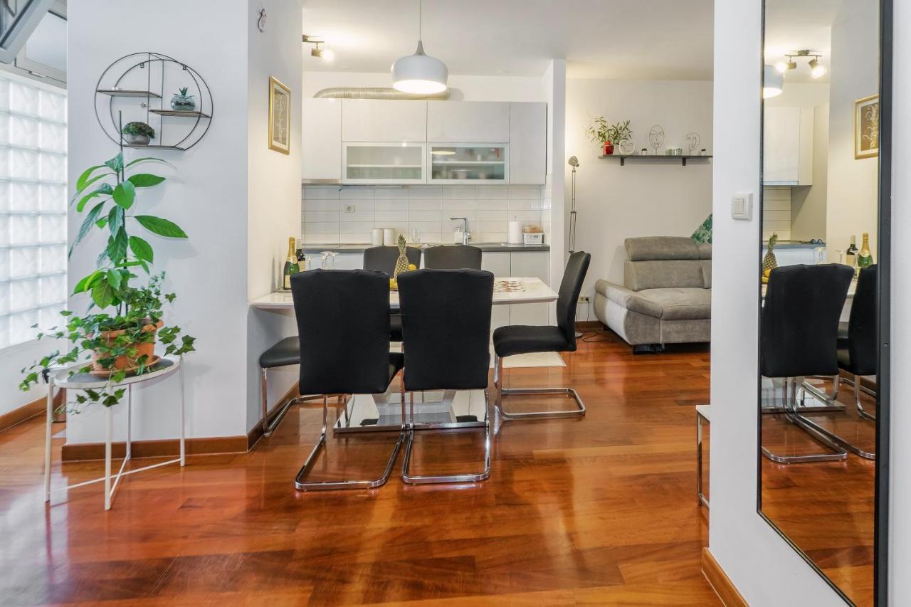 דירות ספליט Airy 2-Br Apt W/ Open Layout & Modern Design מראה חיצוני תמונה
