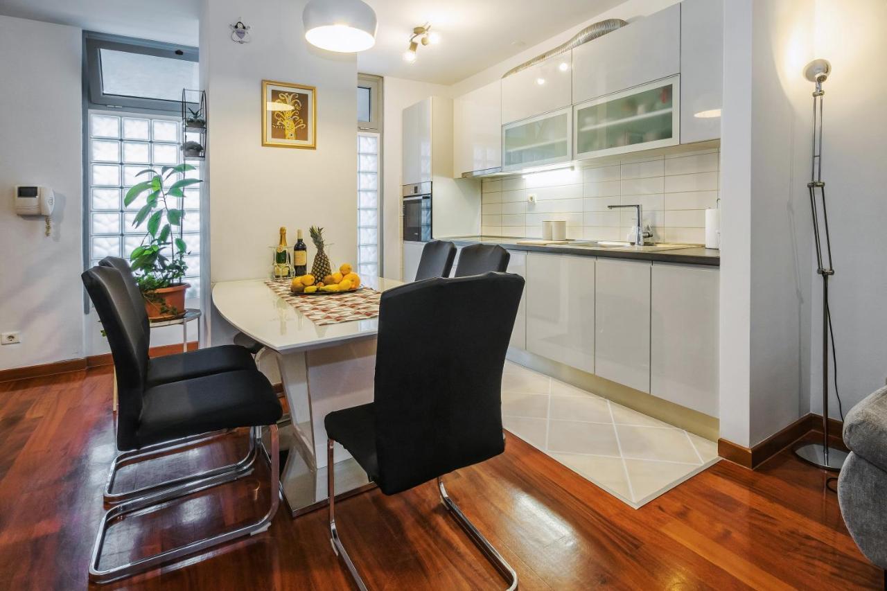 דירות ספליט Airy 2-Br Apt W/ Open Layout & Modern Design מראה חיצוני תמונה